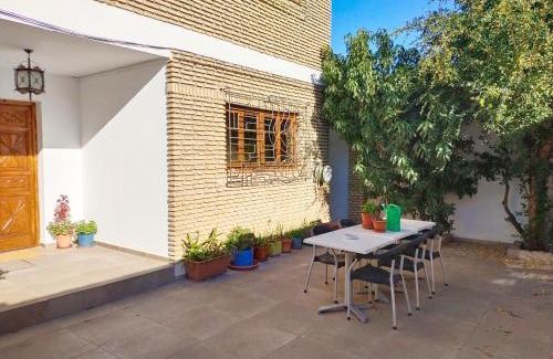 San Jeronimo House | Elegant Home with Patio in Sevilla - Perfect for Families