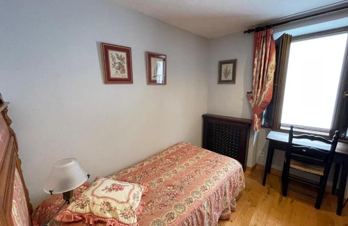 Luarca Apartment | Cozy Home with Ocean Views Near Luarca Harbor, Rated 10/10