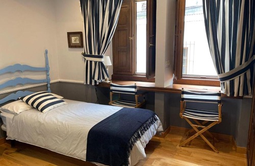 Luarca Apartment | Cozy Home with Ocean Views Near Luarca Harbor, Rated 10/10