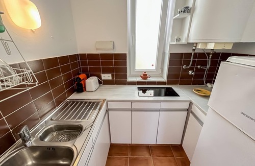 Pals Apartment | Romantic Rooftop Retreat with Scenic Views and Spa Access
