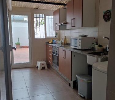Aiora Apartment | Charming Apartment Just 5 Minutes from Beach & Port