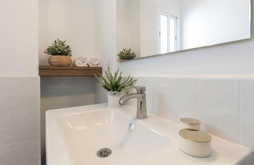 El Porvenir Apartment | Stylish 2-Bedroom Apartment in Central Sevilla