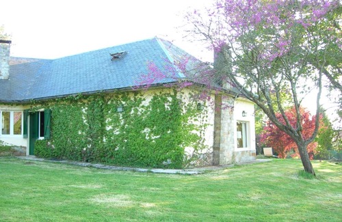 Crendes House | Beautiful Chalet in Nature with Pool and Hot Tub Access
