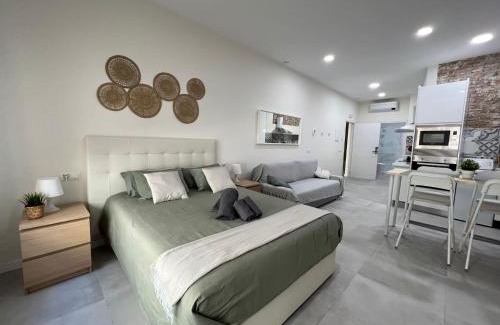 La Trinidad Apartment | Pet-Friendly Studio in Central Málaga - 4-Star Guest Favorite