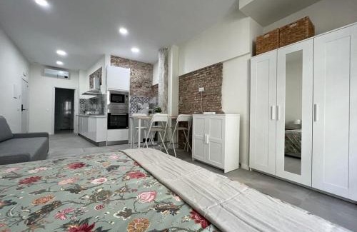 La Trinidad Apartment | Pet-Friendly Studio in Central Málaga - 4-Star Guest Favorite