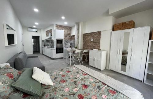 La Trinidad Apartment | Pet-Friendly Studio in Central Málaga - 4-Star Guest Favorite