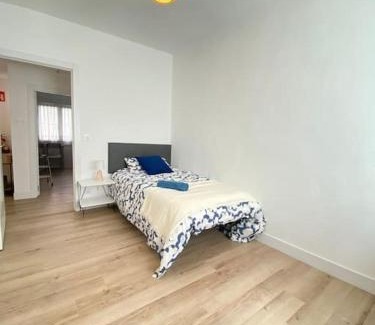 Deustuko San Pedro-Erribera Apartment | Charming Deusto Apartment with Family-Friendly Amenities
