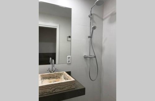 Genil Apartment | Charming Apartment on Paseo de la Bomba with Free Parking
