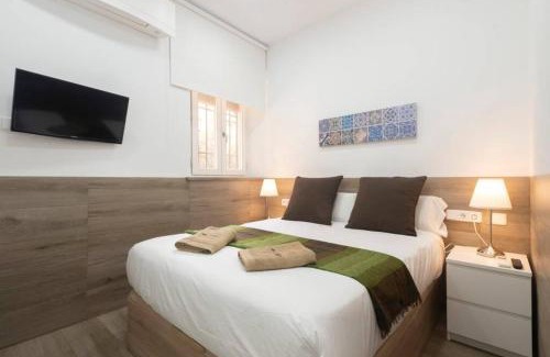 Genil Apartment | Charming Apartment on Paseo de la Bomba with Free Parking
