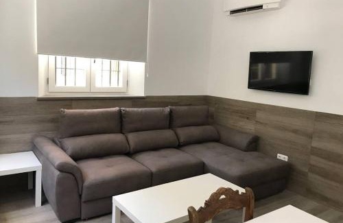 Genil Apartment | Charming Apartment on Paseo de la Bomba with Free Parking