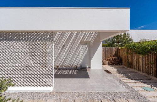 Troia Villa | Tranquil Retreat: Precious House with Oceanfront Pool