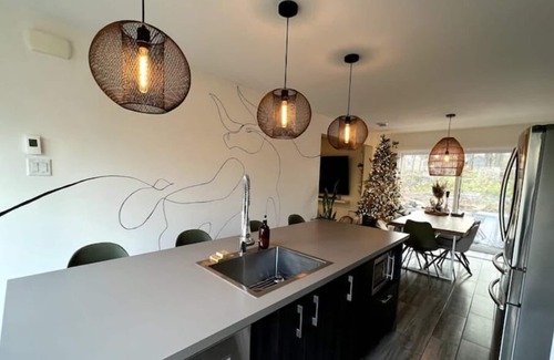 Saint-Alphonse-de-Granby House | Relaxing House with Spa & Ocean View - Pets Welcome!