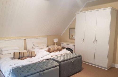 Katberg Apartment | Tranquil 3-Bedroom Family Home with Ocean View & Pool