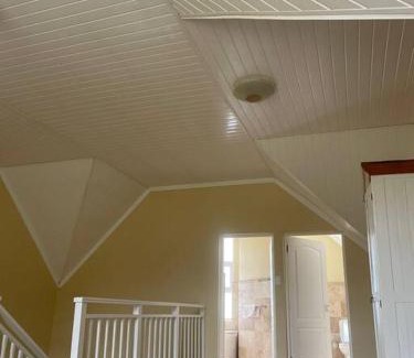 Katberg Apartment | Tranquil 3-Bedroom Family Home with Ocean View & Pool