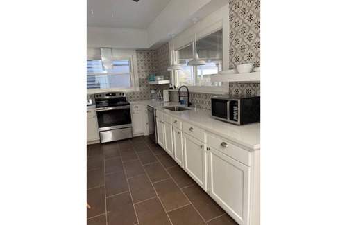 New Albany House | Gorgeous Precious Peach - 2BR Boho Home with Fire Pit!