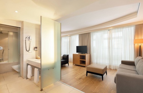 Quartiere XX Ardeatino Hotel | Welcoming Precise House Mantegna Roma with Spa & Dining