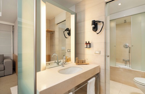 Quartiere XX Ardeatino Hotel | Welcoming Precise House Mantegna Roma with Spa & Dining