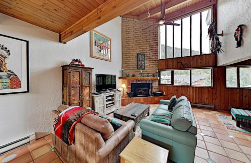Taos Ski Valley Apartment | Family-Friendly Retreat at Predock 3C – Rated 8/10