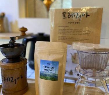 Aewol House | Relax at PREERIA House in JEJU with Hot Tub Access