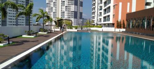 Central Seberang Perai House | Discover Meritus Perai: Family-Friendly Stay for 7 Guests