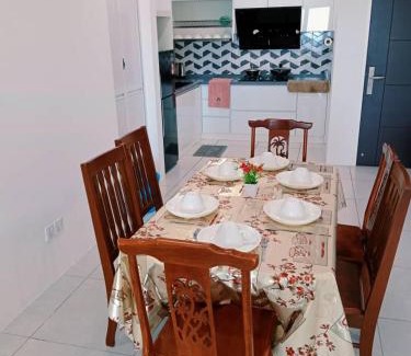 Central Seberang Perai House | Discover Meritus Perai: Family-Friendly Stay for 7 Guests