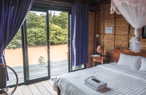Kampot Hotel | Welcoming Prek Kdat Resort: Family-Friendly Getaway