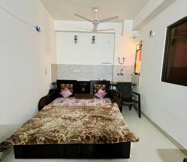 Vrindavan Apartment | Premanand mharaj ji marg Vrindavan Dham