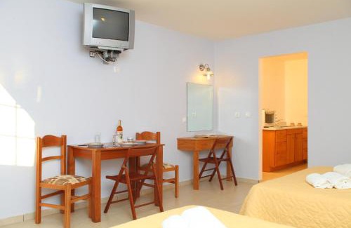 Lazarata Apartment | Premier Stay at Premedinos Inn with Pool & Family Amenities