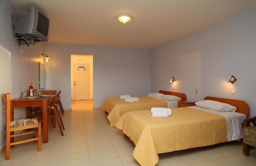 Lazarata Apartment | Premier Stay at Premedinos Inn with Pool & Family Amenities