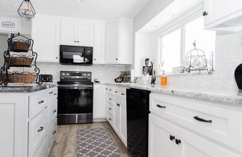 Grove City House | Scenic Retreat with Safari Views & Spa Amenities