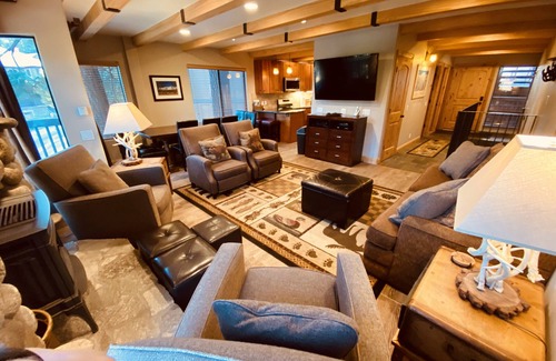 Mammoth Lakes Condo | Outstanding 4 Bedroom Retreat by Village Gondola, Sleeps 10
