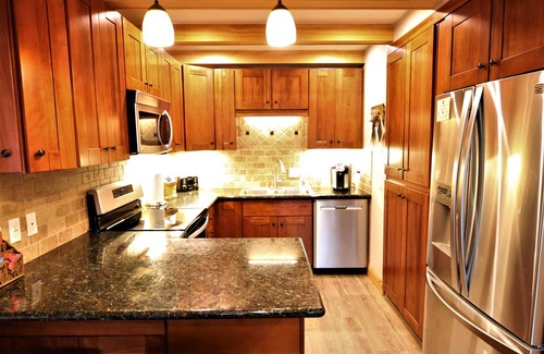 Mammoth Lakes Condo | Outstanding 4 Bedroom Retreat by Village Gondola, Sleeps 10