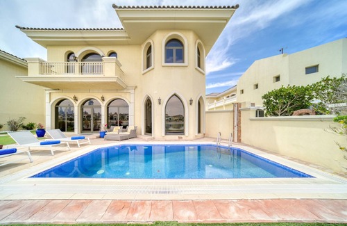 Palm Jumeirah Villa | Experience Palm Villa E41: Ocean View with Private Pool