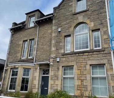 Uphall Apartment | Child-Friendly Premier 2 Bed Flat C with High Guest Rating