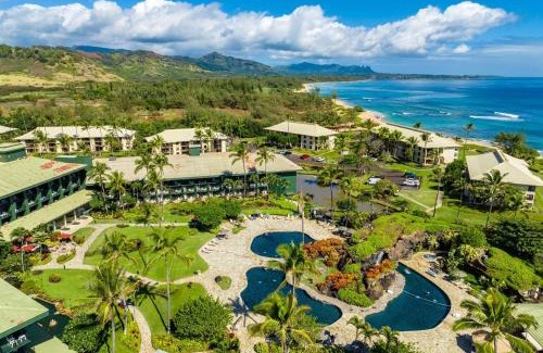 Hanamaulu Apartment | Ocean View King Room with Pool at Kauai Beach Resort