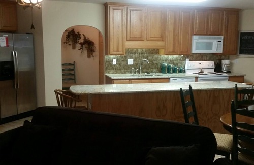 Groveoak Apartment | Premier Host: Lake Guntersville Oasis with Pool & Views