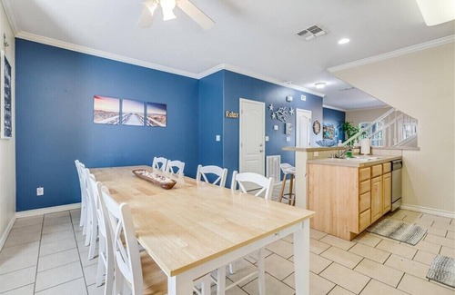 Corpus Christi House | Premier Padre Poolside Paradise: Steps to Beach & Dining