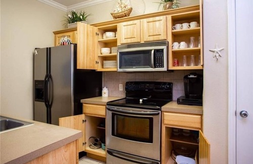 Corpus Christi House | Premier Padre Poolside Paradise: Steps to Beach & Dining