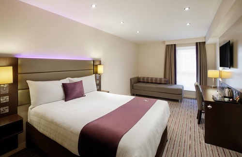Runnymede Hotel | Premier Inn Addlestone