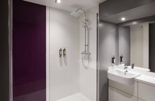 Sevenoaks Hotel | Premier Inn Dartford