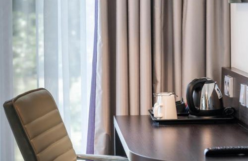 Altstadt-Sued Hotel | Discover Premier Inn Köln City Süd with Top Amenities