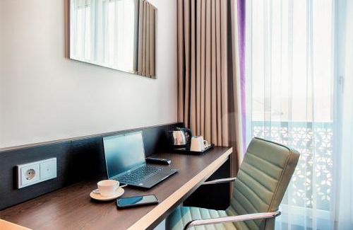 Altstadt-Sued Hotel | Discover Premier Inn Köln City Süd with Top Amenities