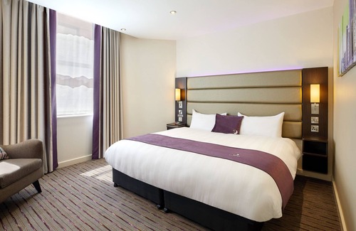 Plymouth Hotel | Premier Inn Plymouth - Sutton Harbour
