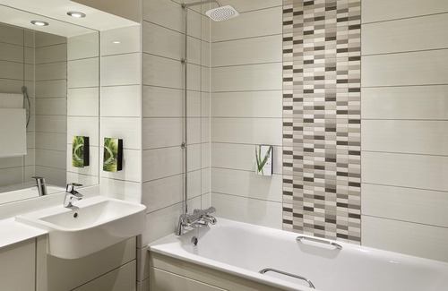 Taunton Hotel | Premier Inn Taunton Central - North