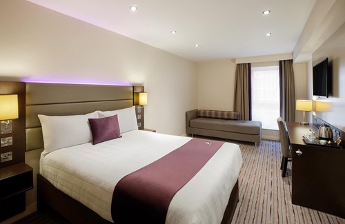 Taunton Hotel | Premier Inn Taunton Central - North