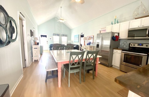 Sunset Beach House | Premier Location with Concierge Service & Ocean View Suites