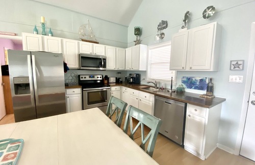 Sunset Beach House | Premier Location with Concierge Service & Ocean View Suites