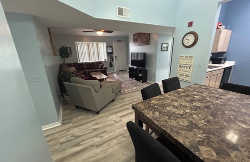 Gainesville Condo | Ideal Location Near UF/Shands with Pool & Family Amenities