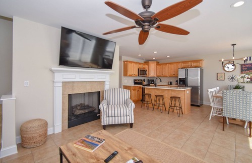 Dadeville House | Prime Waterfront Retreat with Breathtaking Lake Views