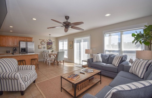 Dadeville House | Prime Waterfront Retreat with Breathtaking Lake Views